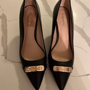 Coach 1 inch pumps